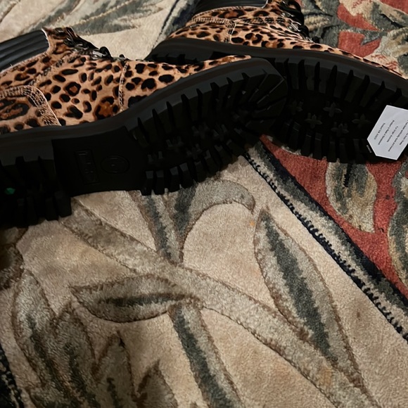Timberland London Square Cheetah Print
Calf Hair Lug Sole Block Combat Boots 8 - Picture 13 of 13